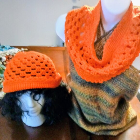 BEENIE & NECK SCARF SET - Picture 5 of 5